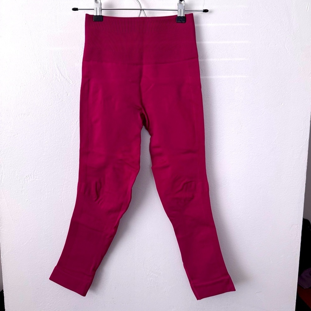 Lululemon In the Zone Tight Raspberry Size 6